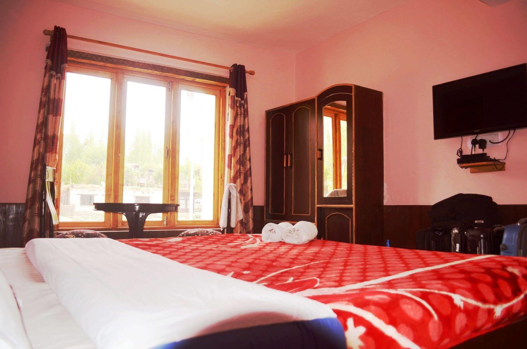 Beyond Stay - Kanika Himalayan View Лех Экстерьер фото